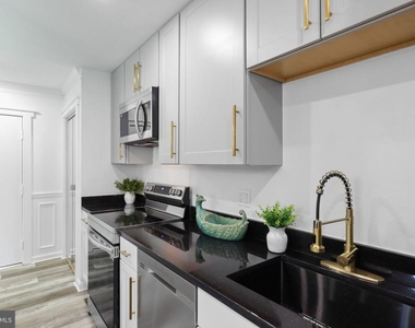 3320 S 28th Street - Photo Thumbnail 9