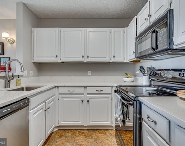 273 S Pickett Street - Photo Thumbnail 7