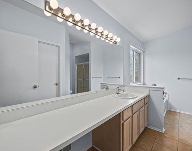 1696 Reserve Court - Photo Thumbnail 22