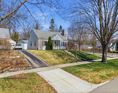 1102 Arborview Boulevard - Photo Thumbnail 3