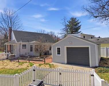1102 Arborview Boulevard - Photo Thumbnail 11