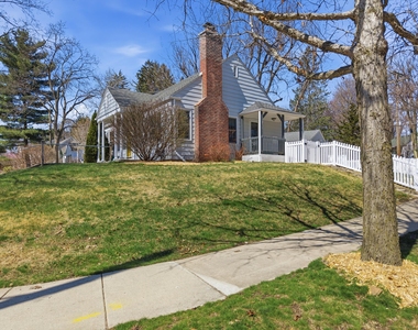 1102 Arborview Boulevard - Photo Thumbnail 8