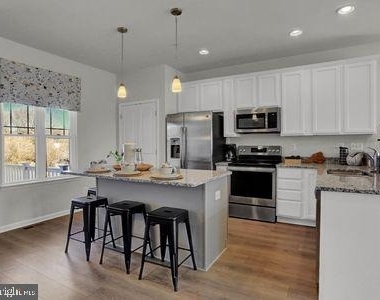 155 Sussex Place - Photo Thumbnail 5