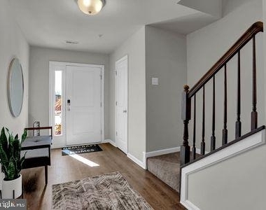 155 Sussex Place - Photo Thumbnail 3
