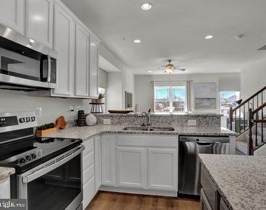 155 Sussex Place - Photo Thumbnail 4