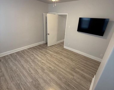 2040 N Darien Street - Photo Thumbnail 34