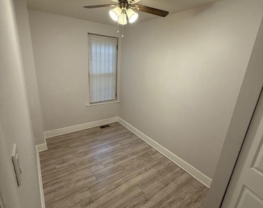 2040 N Darien Street - Photo Thumbnail 9