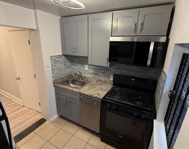 2040 N Darien Street - Photo Thumbnail 10