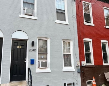 2040 N Darien Street - Photo Thumbnail 2