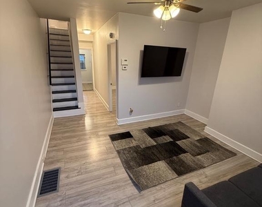 2040 N Darien Street - Photo Thumbnail 6