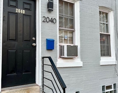 2040 N Darien Street - Photo Thumbnail 3