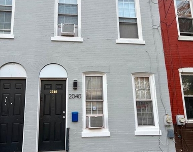 2040 N Darien Street - Photo Thumbnail 1