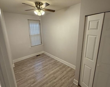 2040 N Darien Street - Photo Thumbnail 8