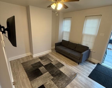 2040 N Darien Street - Photo Thumbnail 4