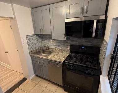 2040 N Darien Street - Photo Thumbnail 14