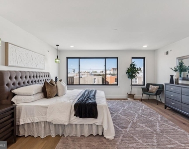 739 N Capitol Street - Photo Thumbnail 4