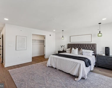 739 N Capitol Street - Photo Thumbnail 2