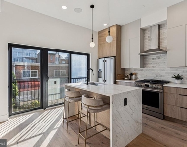 739 N Capitol Street - Photo Thumbnail 18