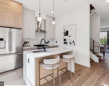 739 N Capitol Street - Photo Thumbnail 14