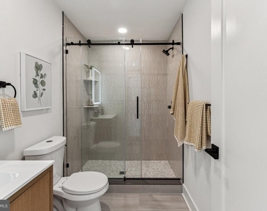 739 N Capitol Street - Photo Thumbnail 12