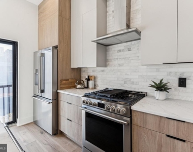 739 N Capitol Street - Photo Thumbnail 19