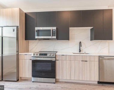 2339 N College Avenue - Photo Thumbnail 5