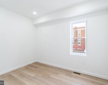 5758 Spruce Street - Photo Thumbnail 12