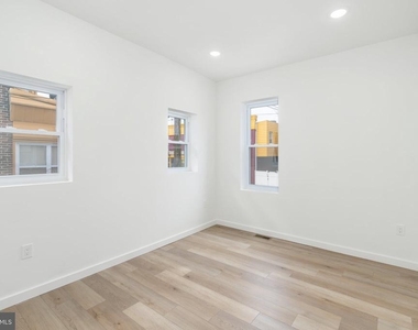 5758 Spruce Street - Photo Thumbnail 15
