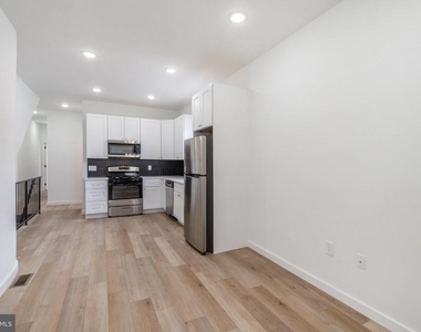 5758 Spruce Street - Photo Thumbnail 3