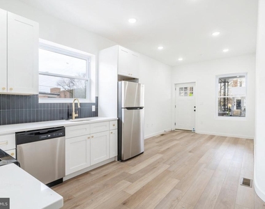 5758 Spruce Street - Photo Thumbnail 7