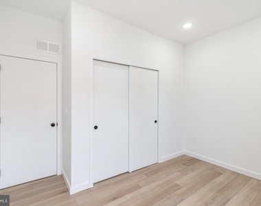 5758 Spruce Street - Photo Thumbnail 13