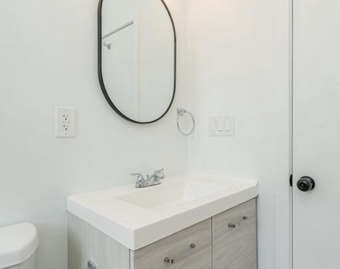 5758 Spruce Street - Photo Thumbnail 11