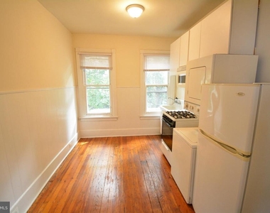 444 W Queen Lane - Photo Thumbnail 5