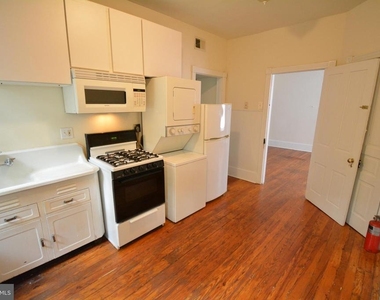 444 W Queen Lane - Photo Thumbnail 7