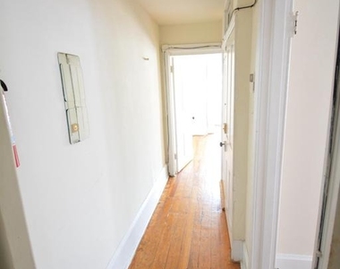 444 W Queen Lane - Photo Thumbnail 9