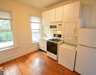 444 W Queen Lane - Photo Thumbnail 6