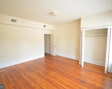 444 W Queen Lane - Photo Thumbnail 2