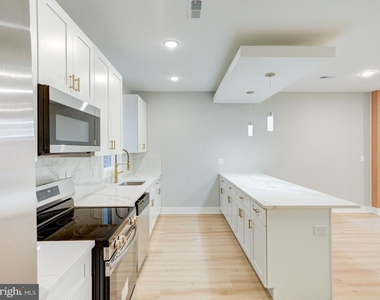 1933 N Leithgow Street - Photo Thumbnail 26