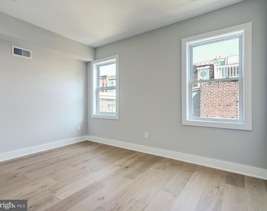 1933 N Leithgow Street - Photo Thumbnail 38
