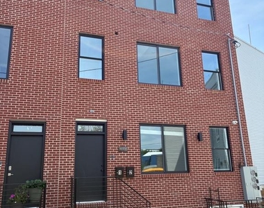 1933 N Leithgow Street - Photo Thumbnail 47