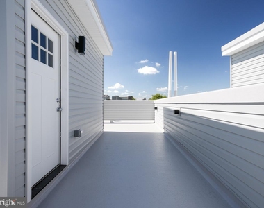 1933 N Leithgow Street - Photo Thumbnail 46