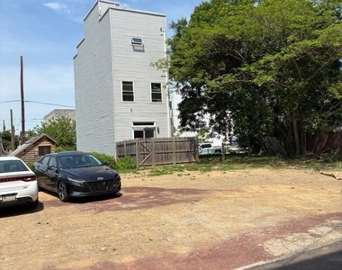 1933 N Leithgow Street - Photo Thumbnail 49