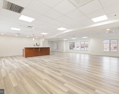 7040 Oxford Avenue - Photo Thumbnail 7