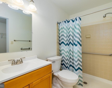7040 Oxford Avenue - Photo Thumbnail 9