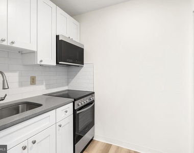 7040 Oxford Avenue - Photo Thumbnail 17