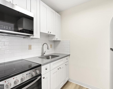 7040 Oxford Avenue - Photo Thumbnail 19