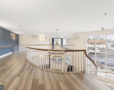 7040 Oxford Avenue - Photo Thumbnail 3
