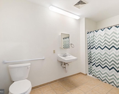 7040 Oxford Avenue - Photo Thumbnail 6