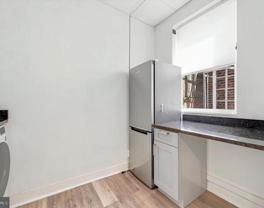 135 S 10th Street - Photo Thumbnail 7