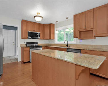 853 Foxcroft Drive - Photo Thumbnail 13